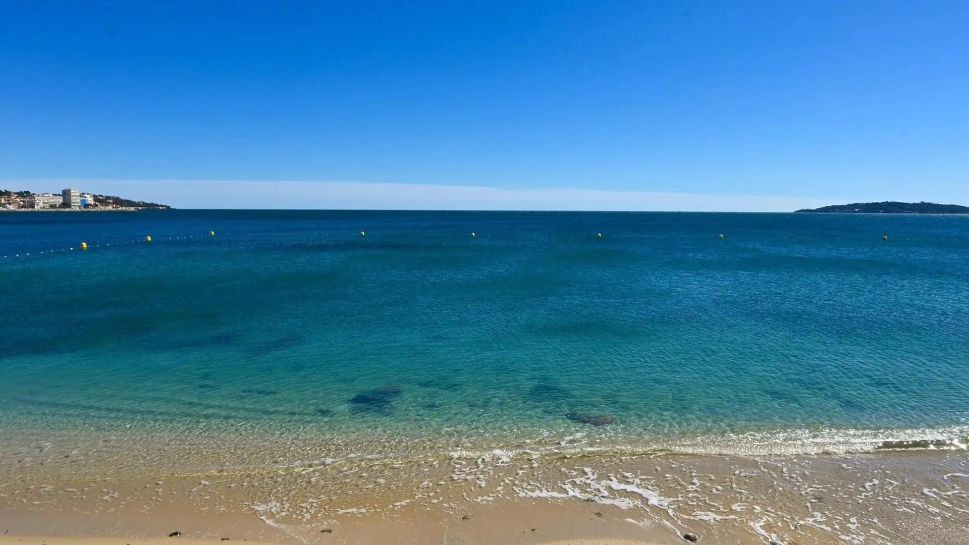 Apartament Appartement Spacieux Avec Terrasse Et Parking Prive Sainte-Maxime Francja