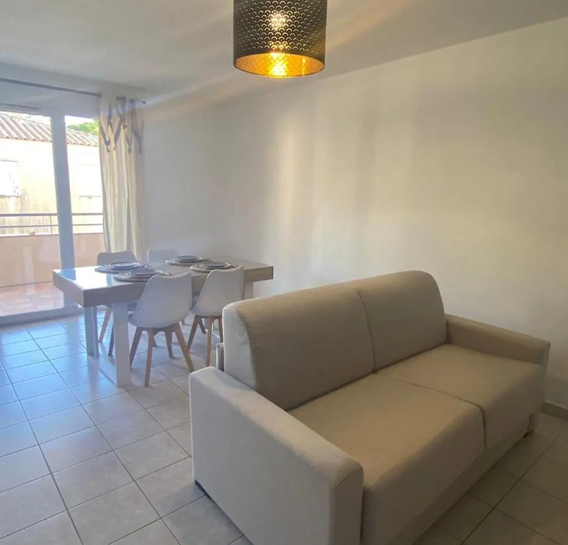 شقة Appartement Spacieux Avec Terrasse Et Parking Prive سانت ماكسيم فرنسا