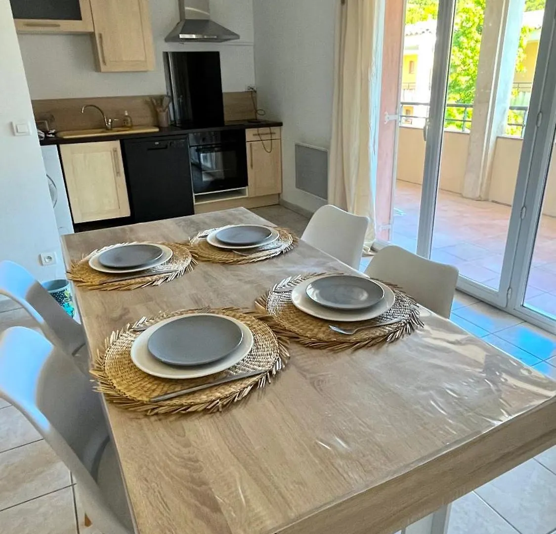 Appartement Spacieux Avec Terrasse Et Parking Prive سانت ماكسيم شقة