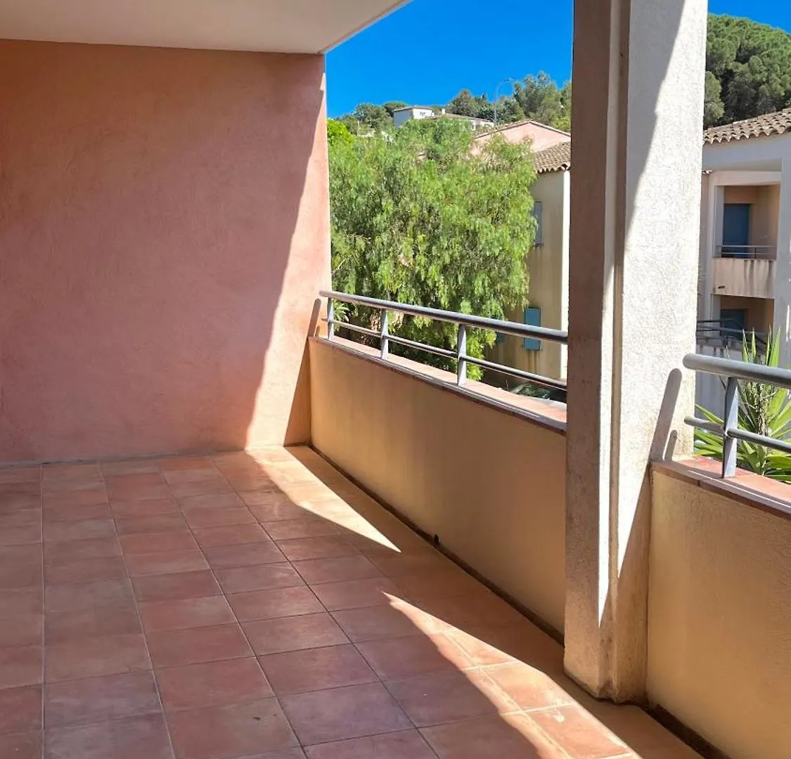 Appartement Spacieux Avec Terrasse Et Parking Prive سانت ماكسيم فرنسا