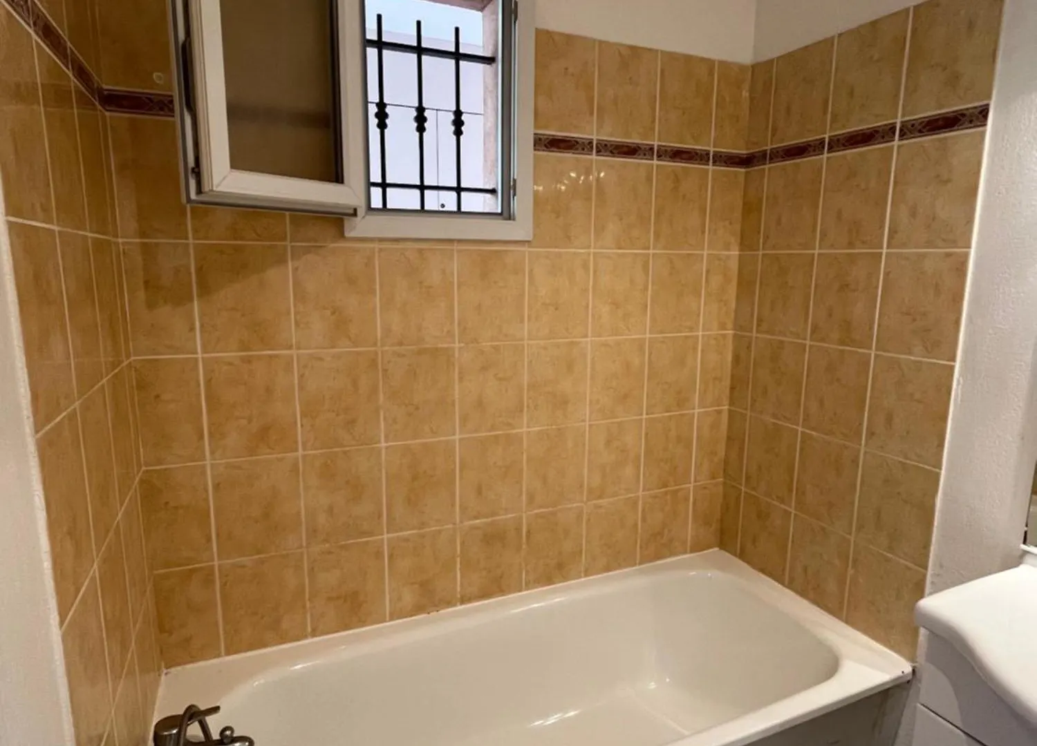 Appartement Spacieux Avec Terrasse Et Parking Prive سانت ماكسيم شقة