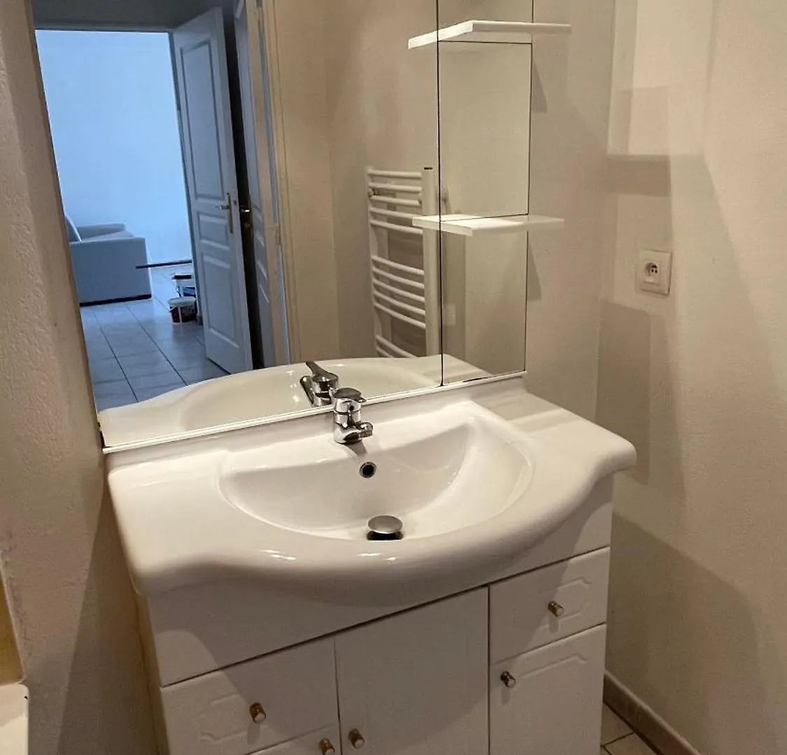Appartement Spacieux Avec Terrasse Et Parking Prive سانت ماكسيم سانت ماكسيم
